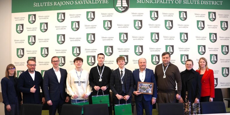 Savivaldybės vadovai padėjo jauniesiems Šilutės krepšininkams
